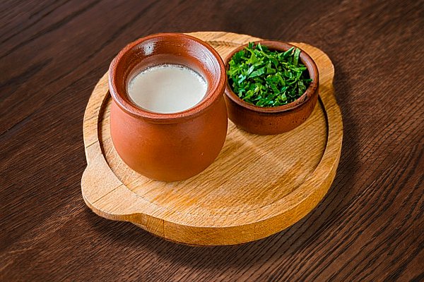 Мацони с ароматными травами